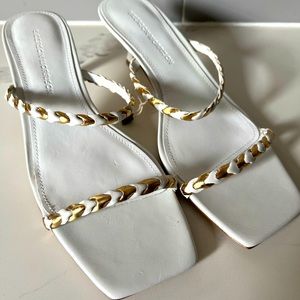 Sigerson Morrison kitten heel white and gold leather sandals new in box